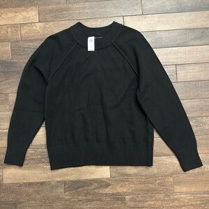 NWT Banana Republic Women’s Black Crewneck Sweater